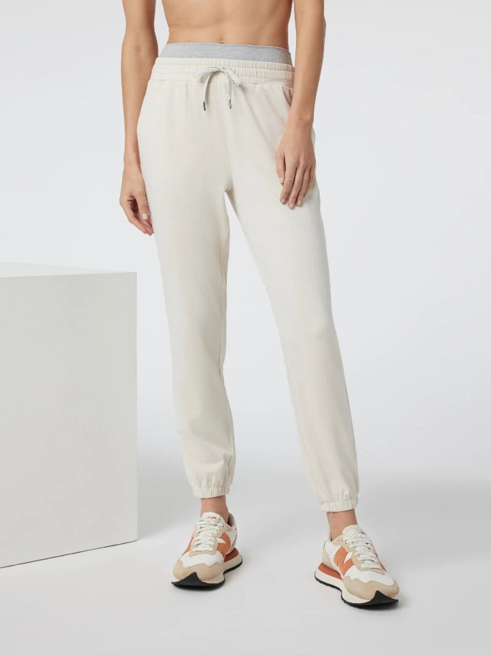 Vuori Women's Halo Warm Up Jogger - Off-White